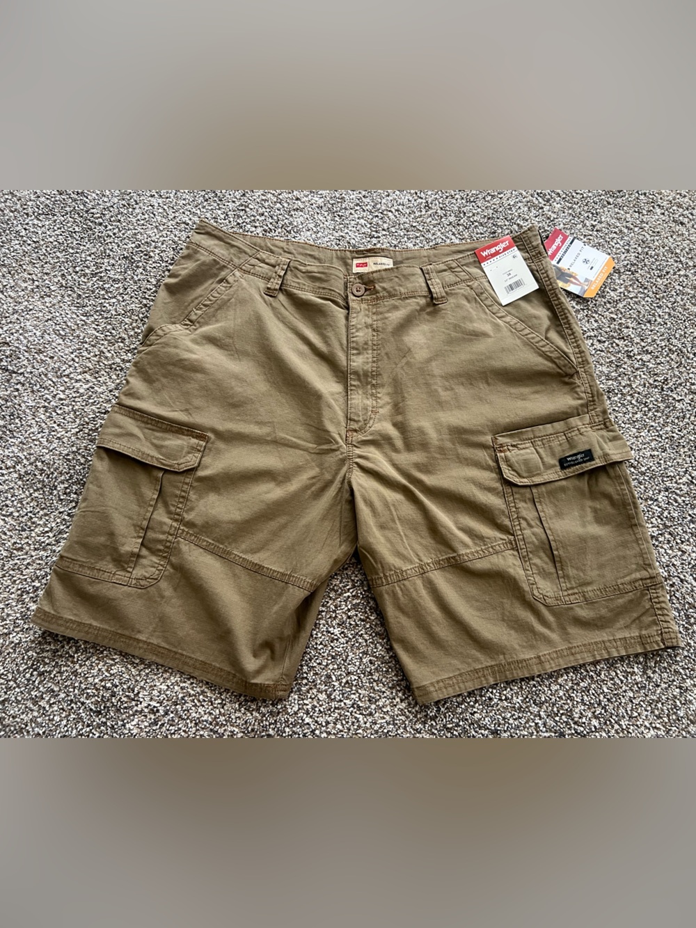Wrangler Men's Cargo Shorts in Dark Khaki
